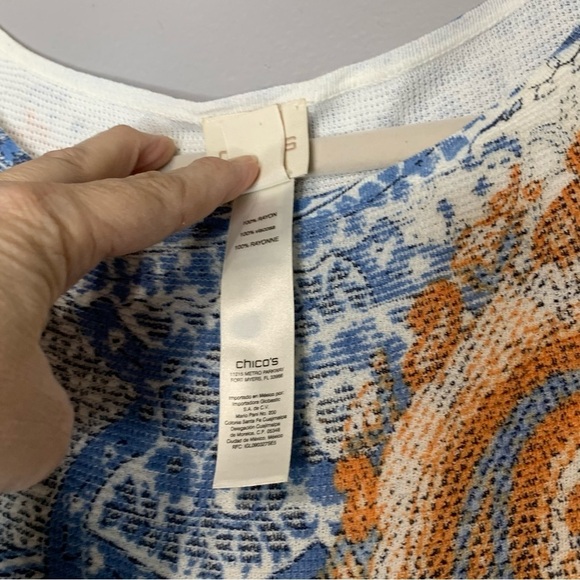 Chico’s Side Button Textured Paisley Knit Rayon Blue Ivory Top Size 2 (Lg, 12) - Picture 8 of 9
